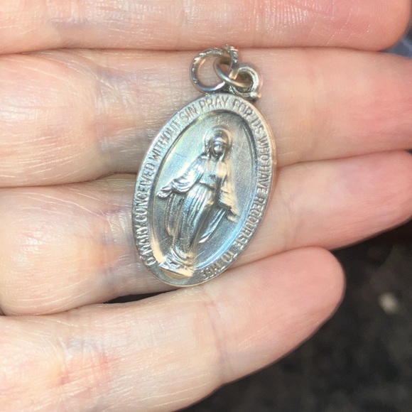 Sterling Mother Mary Catholic Medallion Pendant w/ Sterling Chain 17in - Picture 2 of 4